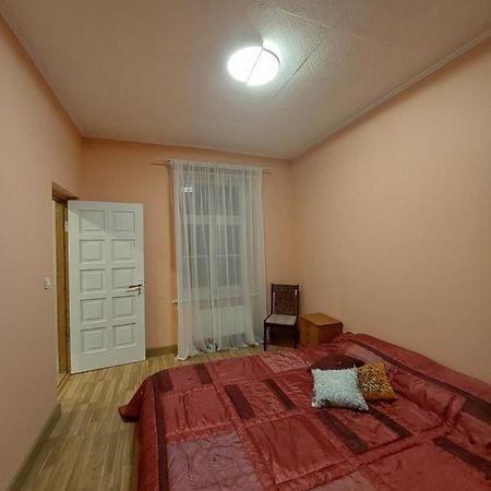 Pils Ielas Apartamenti Kandava Luaran gambar