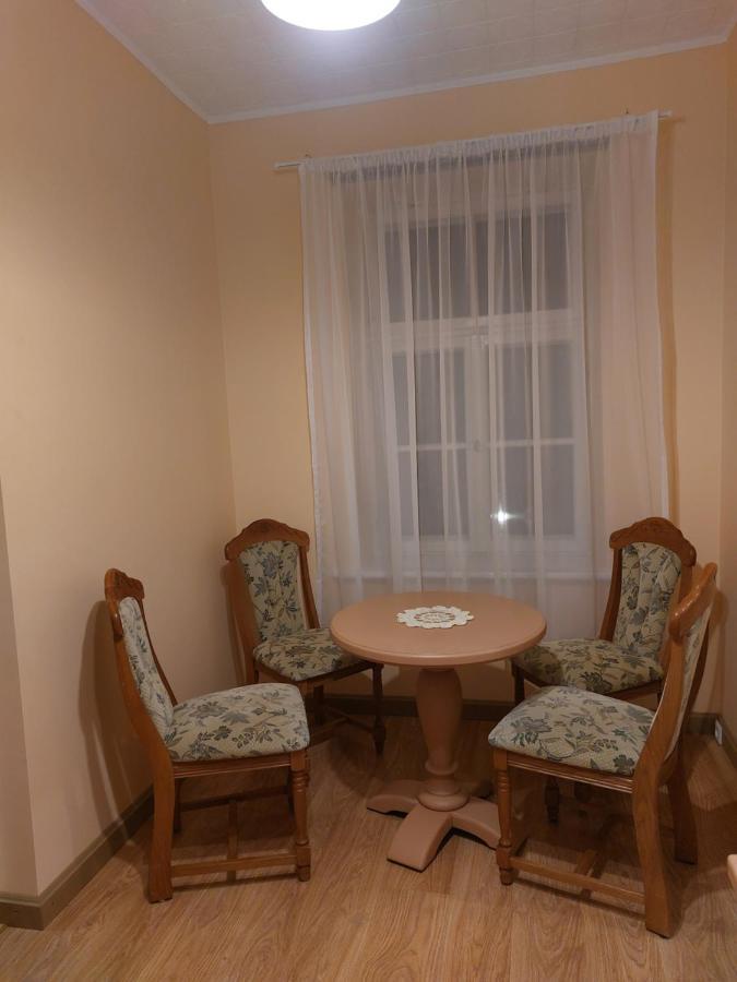 Pils Ielas Apartamenti Kandava Luaran gambar
